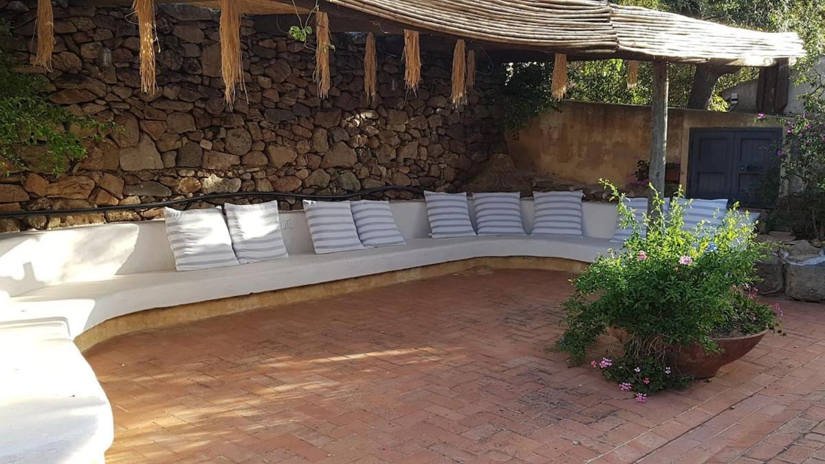 B&B Le Corti Di Aloa San Pantaleo Exteriör bild