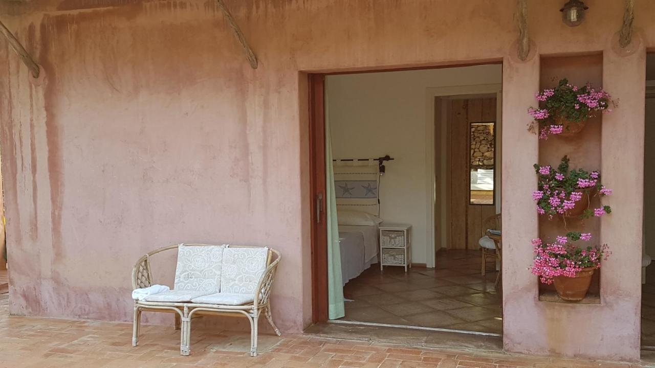 B&B Le Corti Di Aloa San Pantaleo Exteriör bild