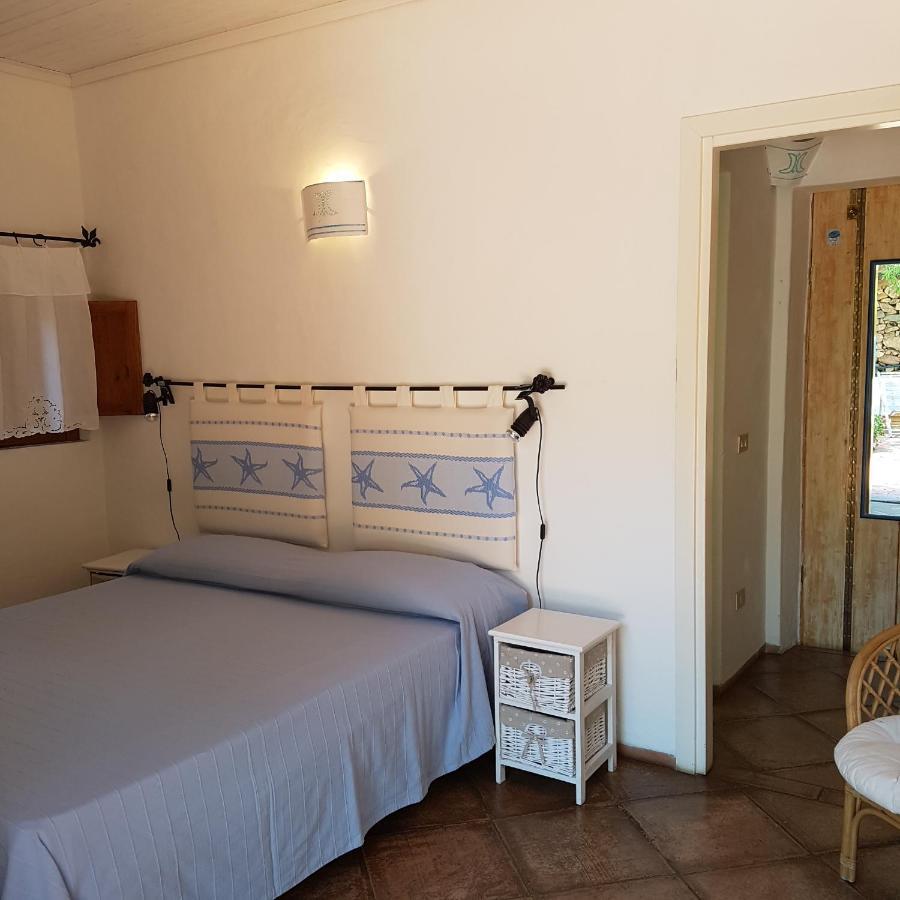 B&B Le Corti Di Aloa San Pantaleo Exteriör bild