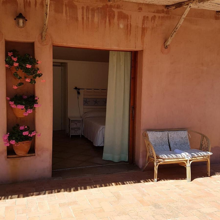 B&B Le Corti Di Aloa San Pantaleo Exteriör bild