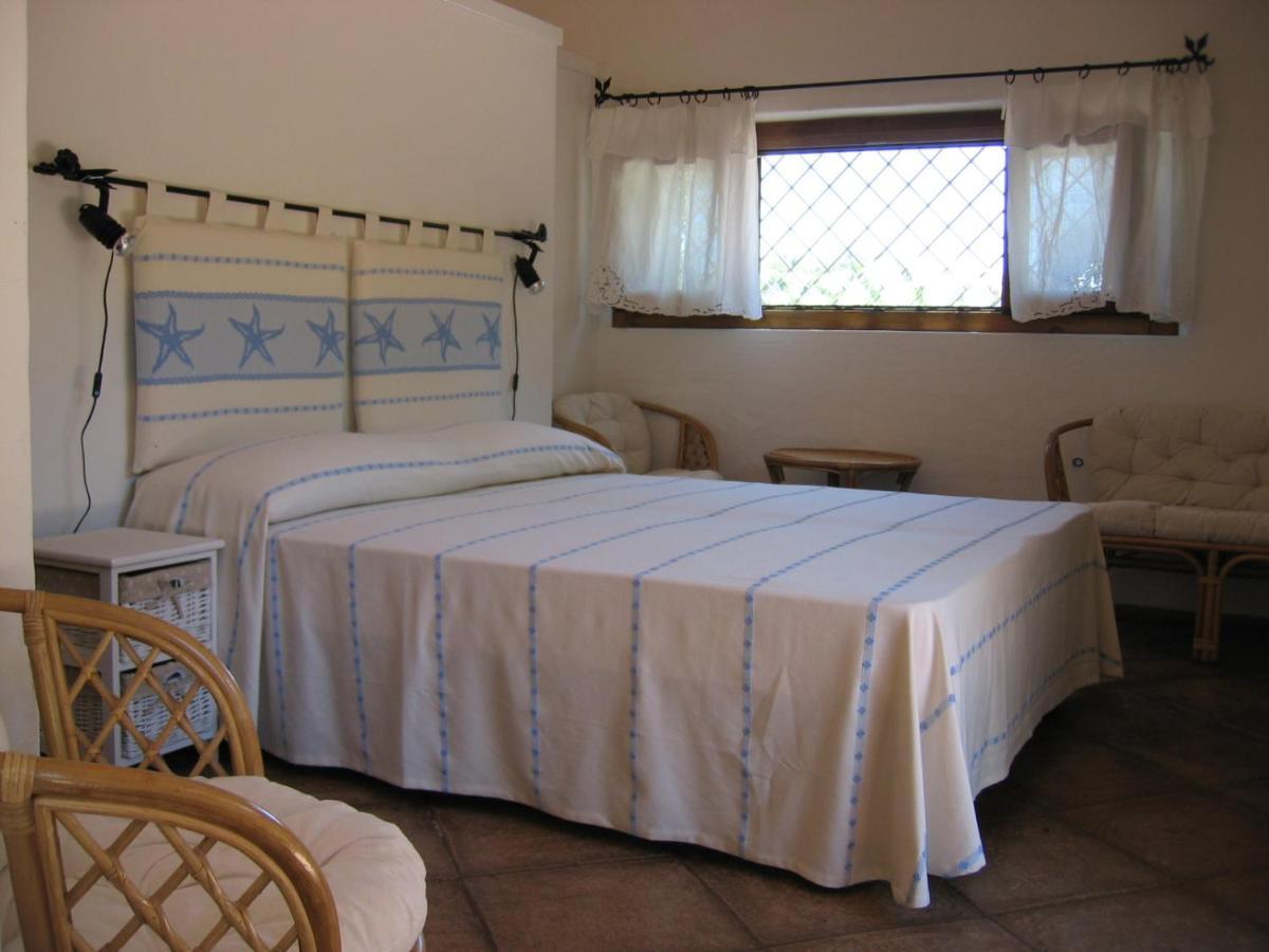 B&B Le Corti Di Aloa San Pantaleo Exteriör bild