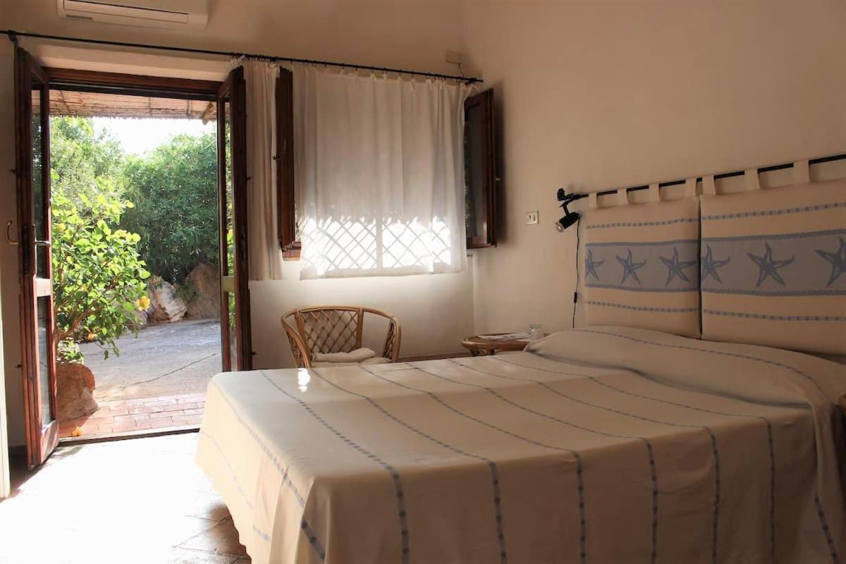 B&B Le Corti Di Aloa San Pantaleo Exteriör bild