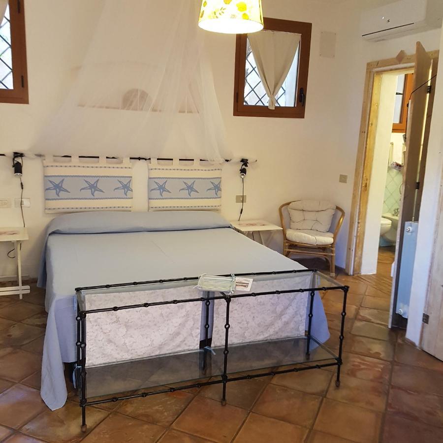 B&B Le Corti Di Aloa San Pantaleo Exteriör bild