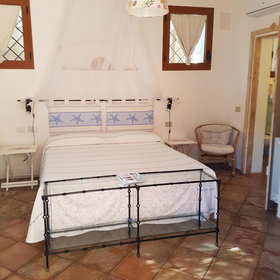 B&B Le Corti Di Aloa San Pantaleo Exteriör bild