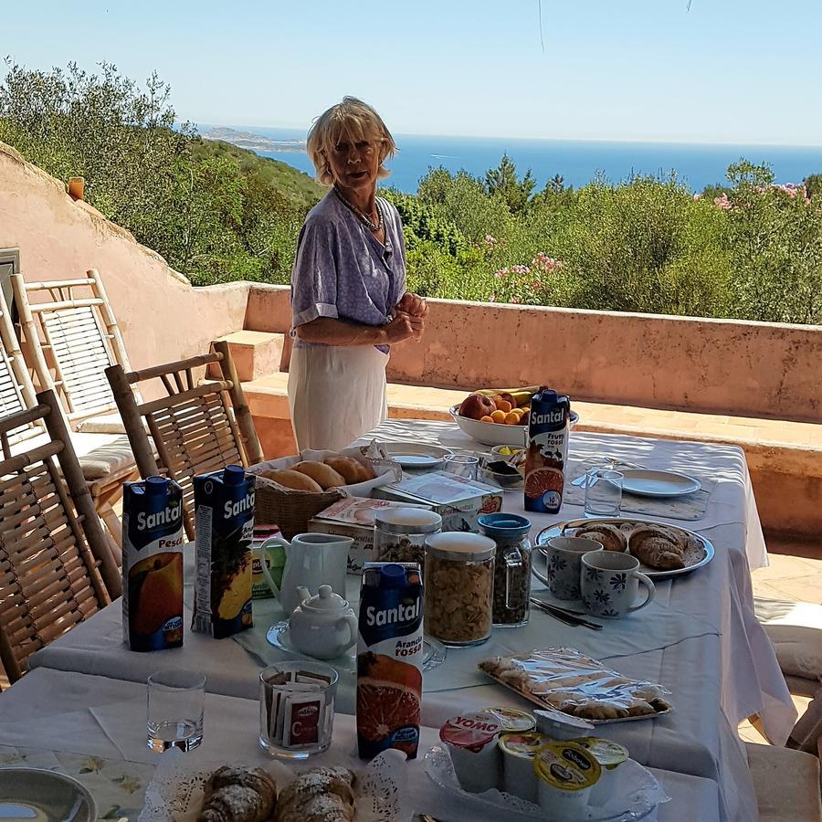 B&B Le Corti Di Aloa San Pantaleo Exteriör bild