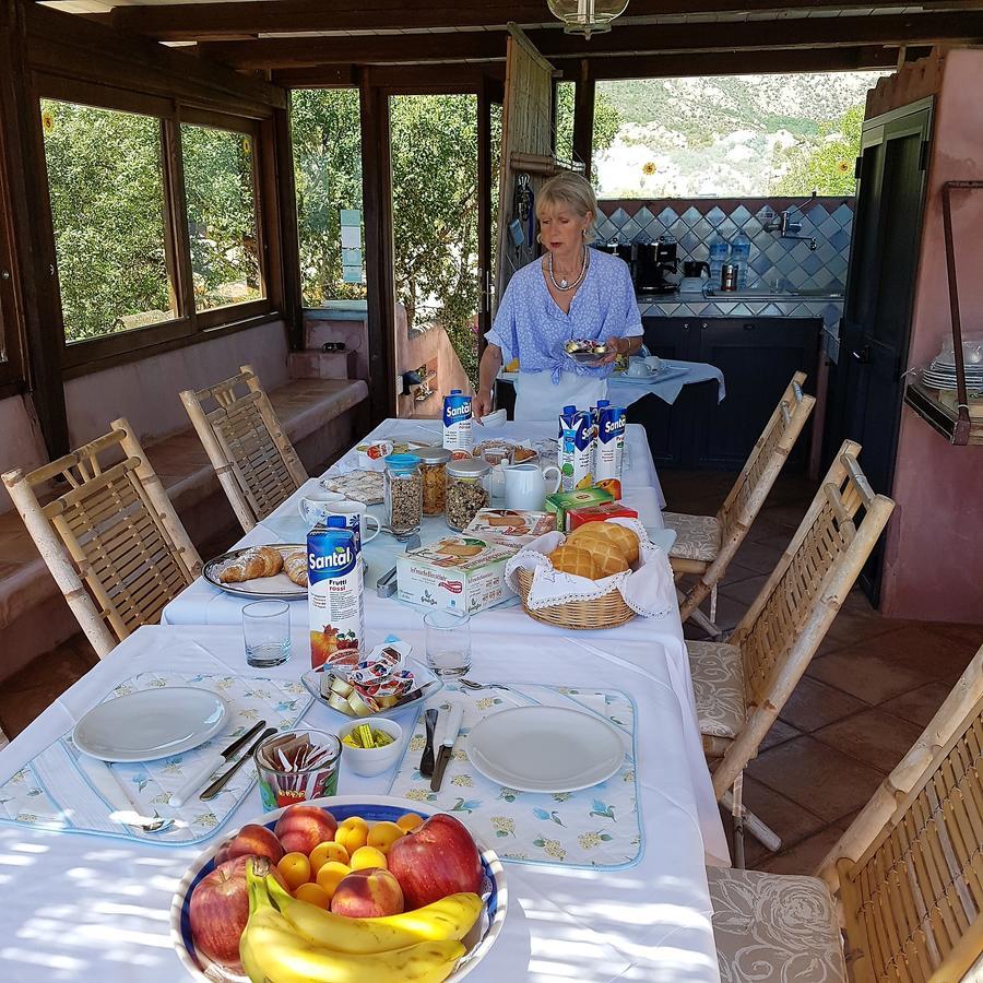 B&B Le Corti Di Aloa San Pantaleo Exteriör bild