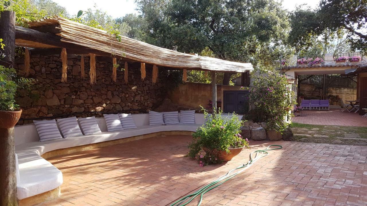 B&B Le Corti Di Aloa San Pantaleo Exteriör bild